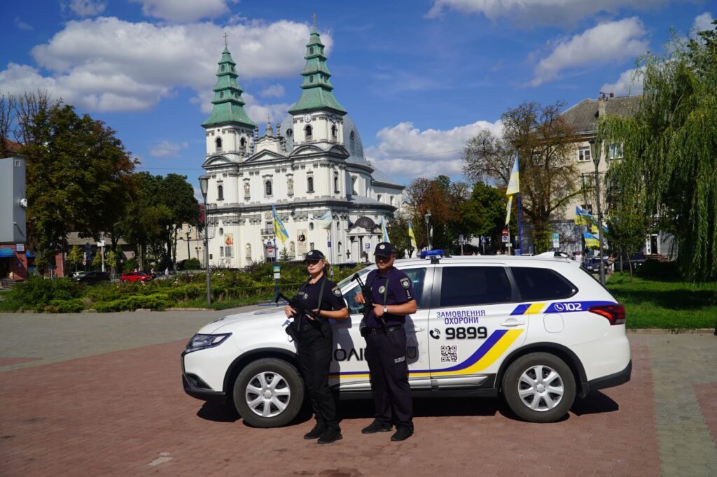 Яка середня зарплата в поліції охорони України зараз?