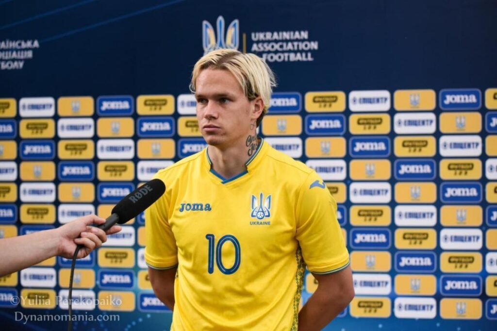 Яка середня зарплата менеджера в Україні у 2023 році?